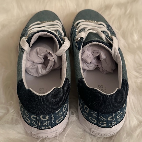 GUESS FACTORY - Light Blue Lookat Low-Top Sneakers - Picture 5 of 8